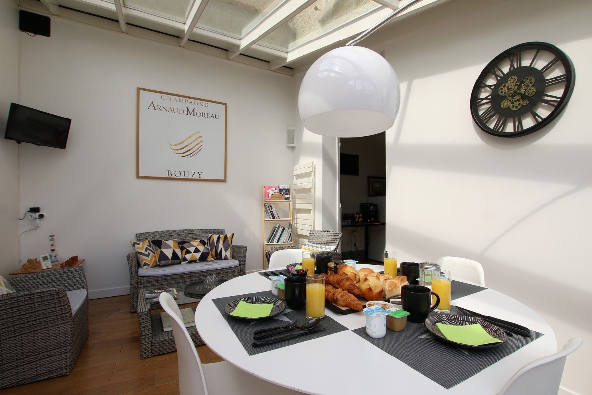 Coin détente et petit déjeuner -B&B l'Iliade - Bouzy