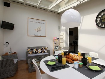 Coin détente et petit déjeuner -B&B l'Iliade - Bouzy