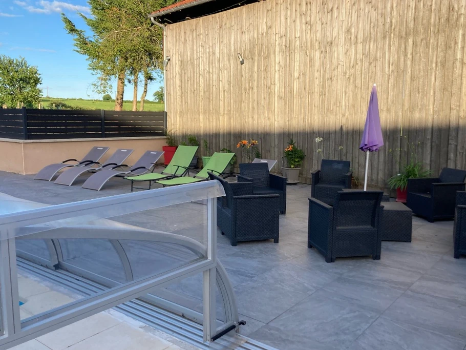 terrasse côté piscine