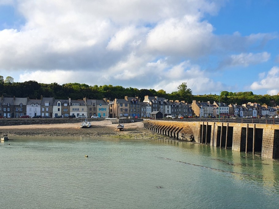 Vue de la cale de l'Epi sur le Port de la Houle à Cancale