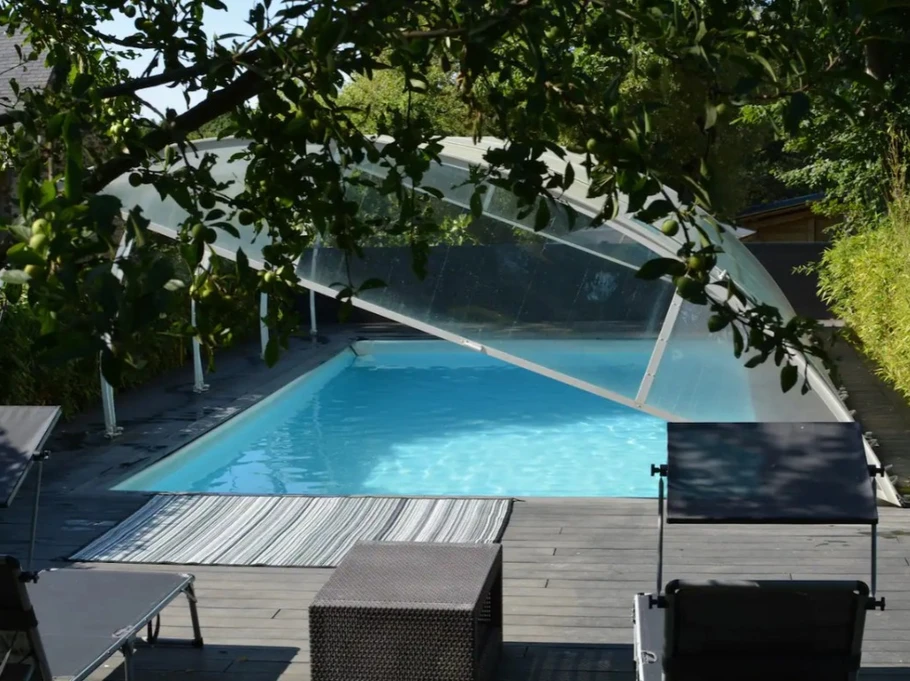 Numerous leisure facilities available (shared with other travellers): trampoline, heated swimming pool from May to September, swings, table tennis, petanque pitch.