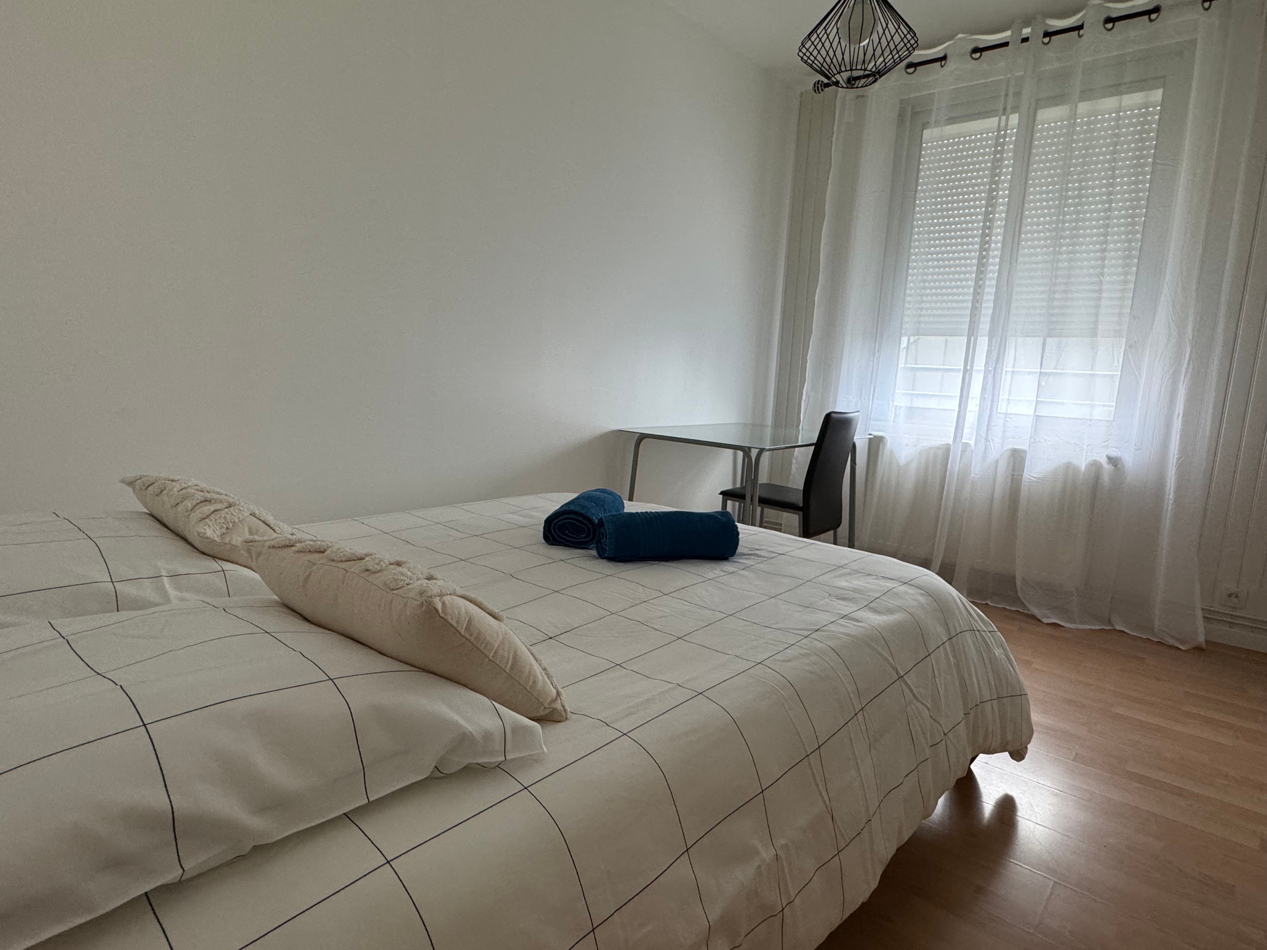 Chambre 2 avec salle d'eau