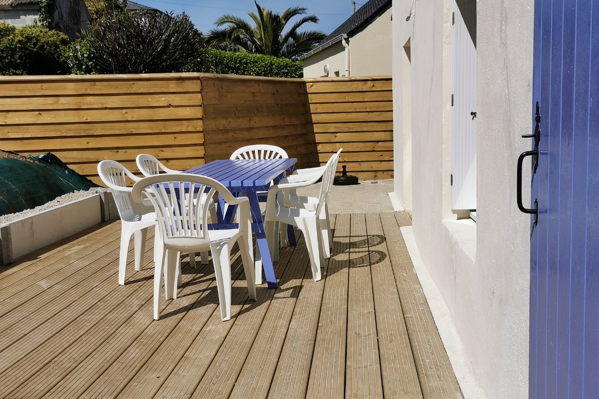 Terrasse à l'arrière de la maison