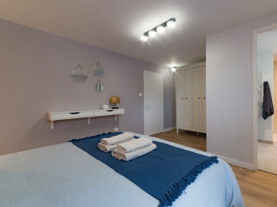 Chambre 1 avec salle d'eau attenante et privative