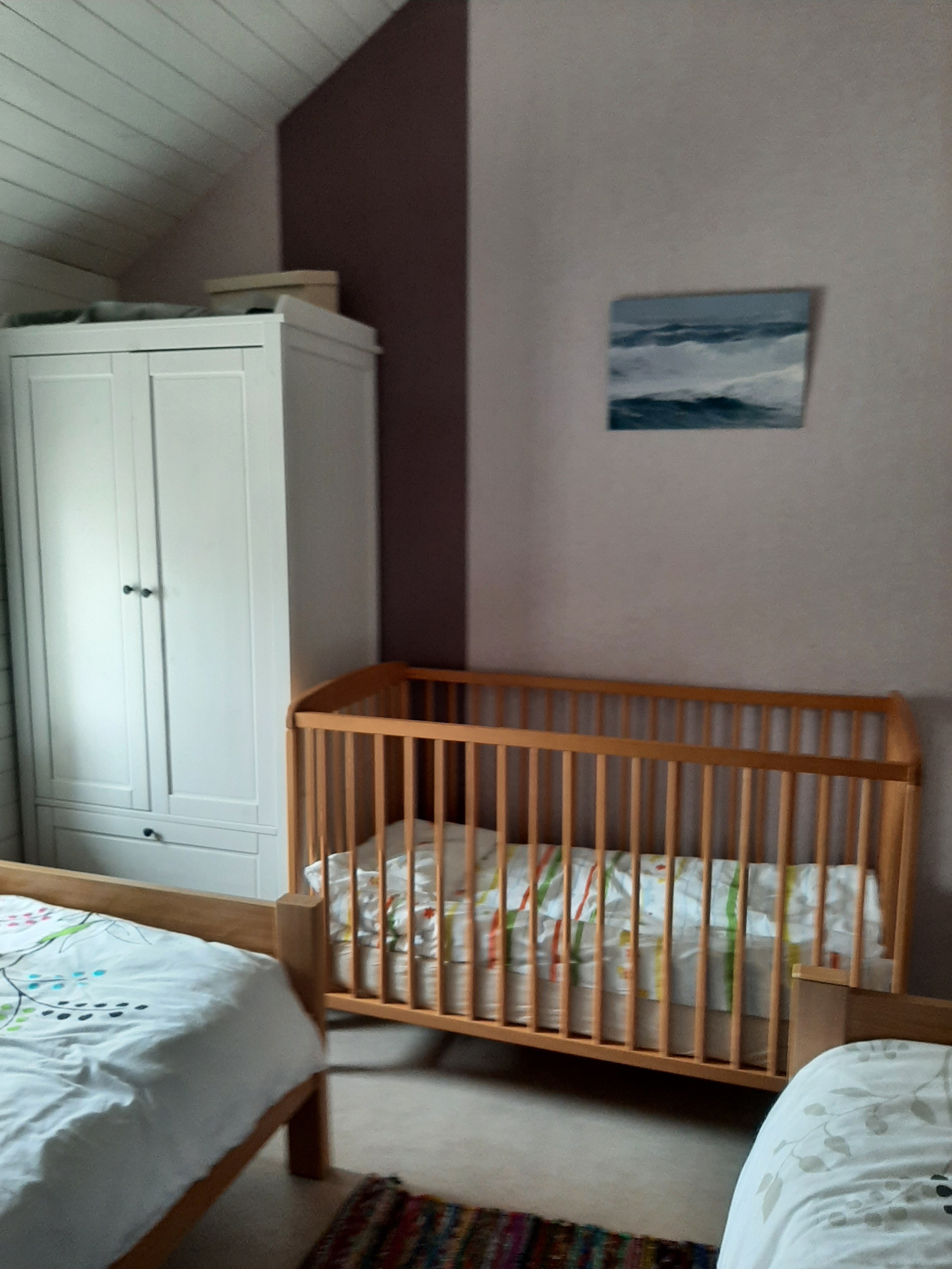 lit bébé à barreaux