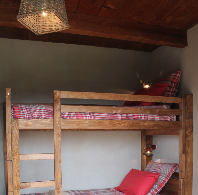 Chambre 1er étage 2 lits en 90 cm + 1 lit-tiroir.