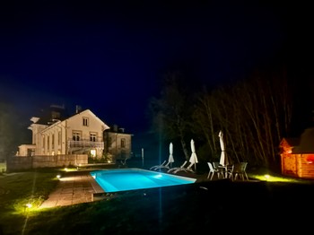 Château Viéndal by night