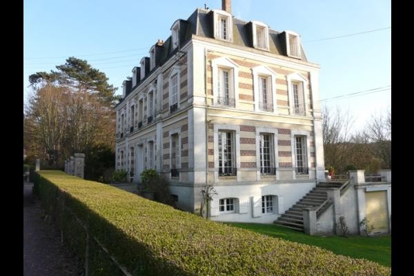 LE ROYAL TENNIS depuis la rue Offenbach