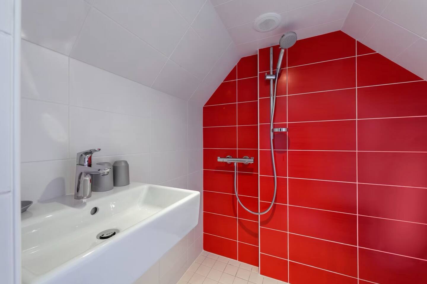 Floor 2: En-suite shower room to bedroom 3