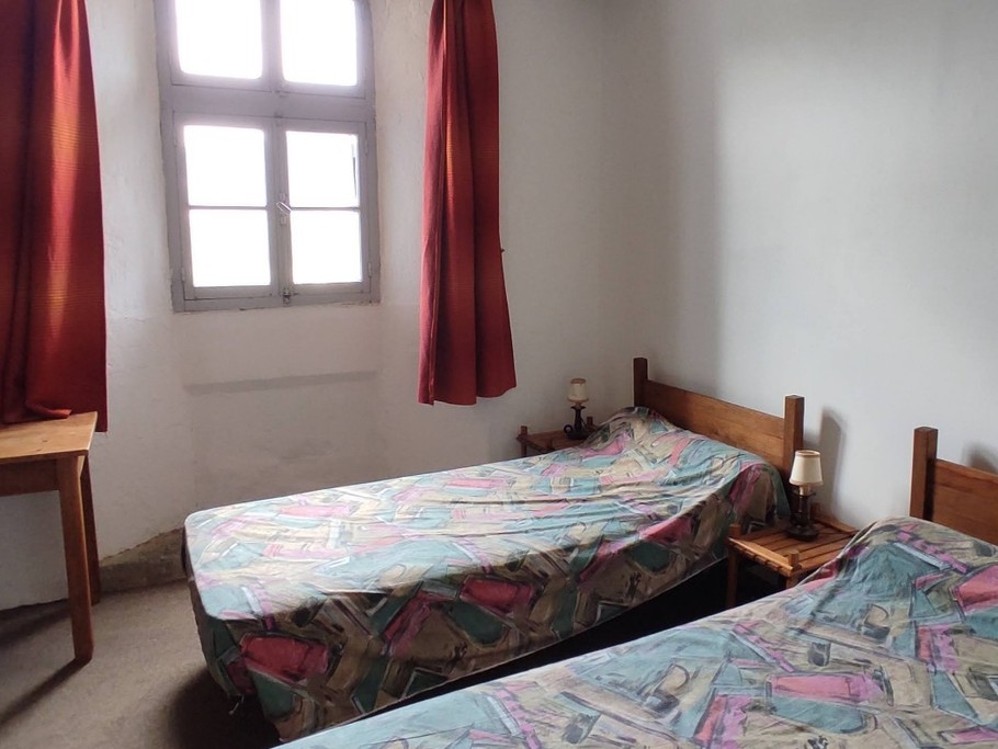 La Cheysserie - Maison forte du 13eme siècle dans la vallée de l'Eyrieux - Chambre en enfilade