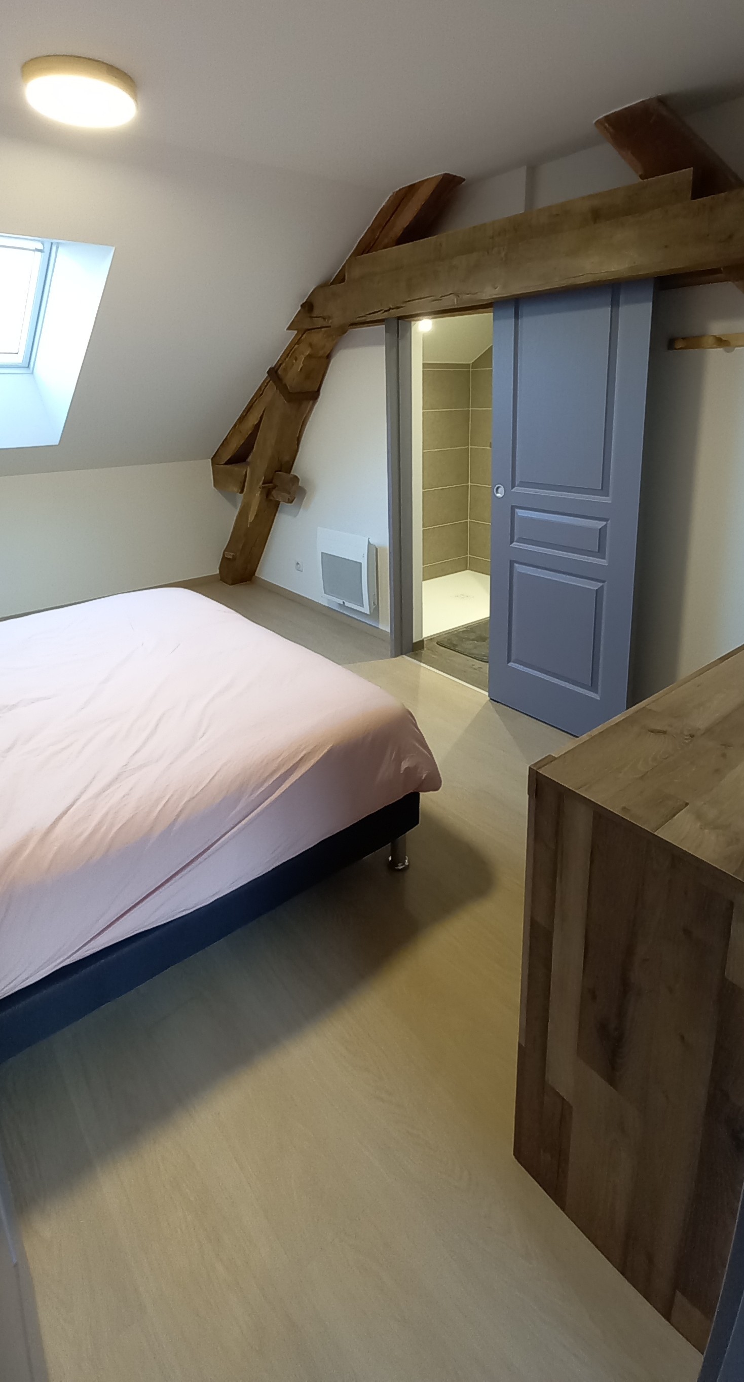 Chambre 2, suite parentale et sa salle d'eau attenante - Chez Bubu : L’école