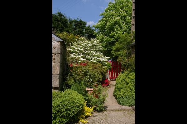 - Maison de caractère à la campagne dans un superbe cadre , près de la mer. 5 pers.