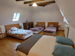 Chambre avec 3 lits simples + possibilité canapé clic clac et salle d'eau privative