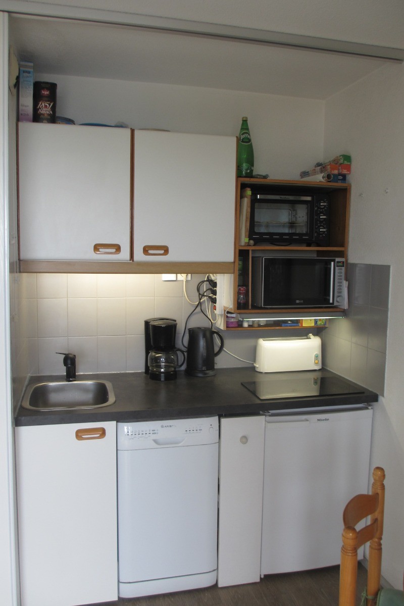 CUISINE PLAQUE INDUCTION, 2 FOURS, MACHINE A LAVER LA VAISSELLE, REFRIGERATEUR MIELE