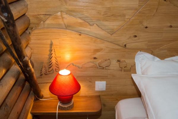 Tête de lit 3 D, aux motifs montagnards