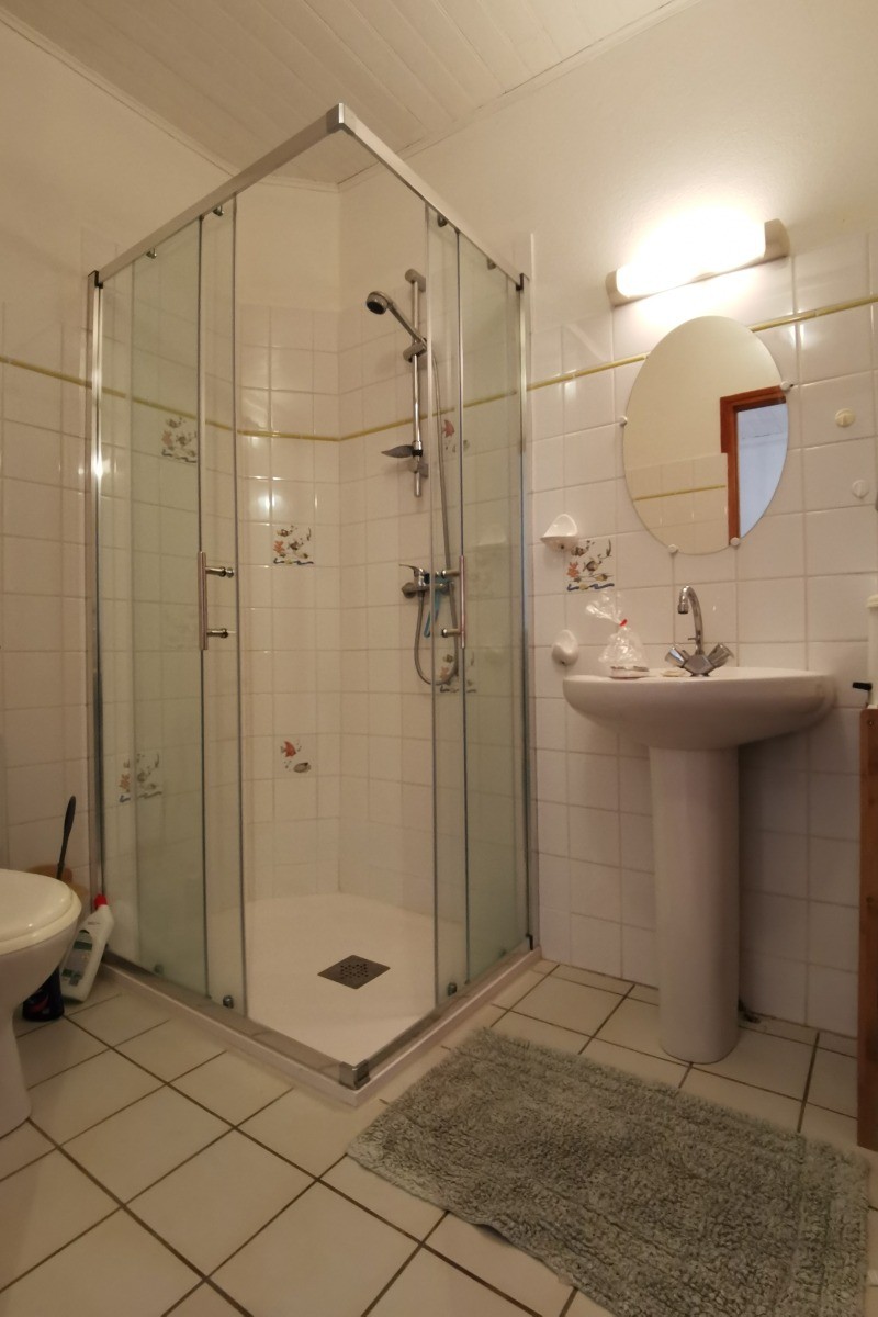 Salle d'eau privative à la chambre