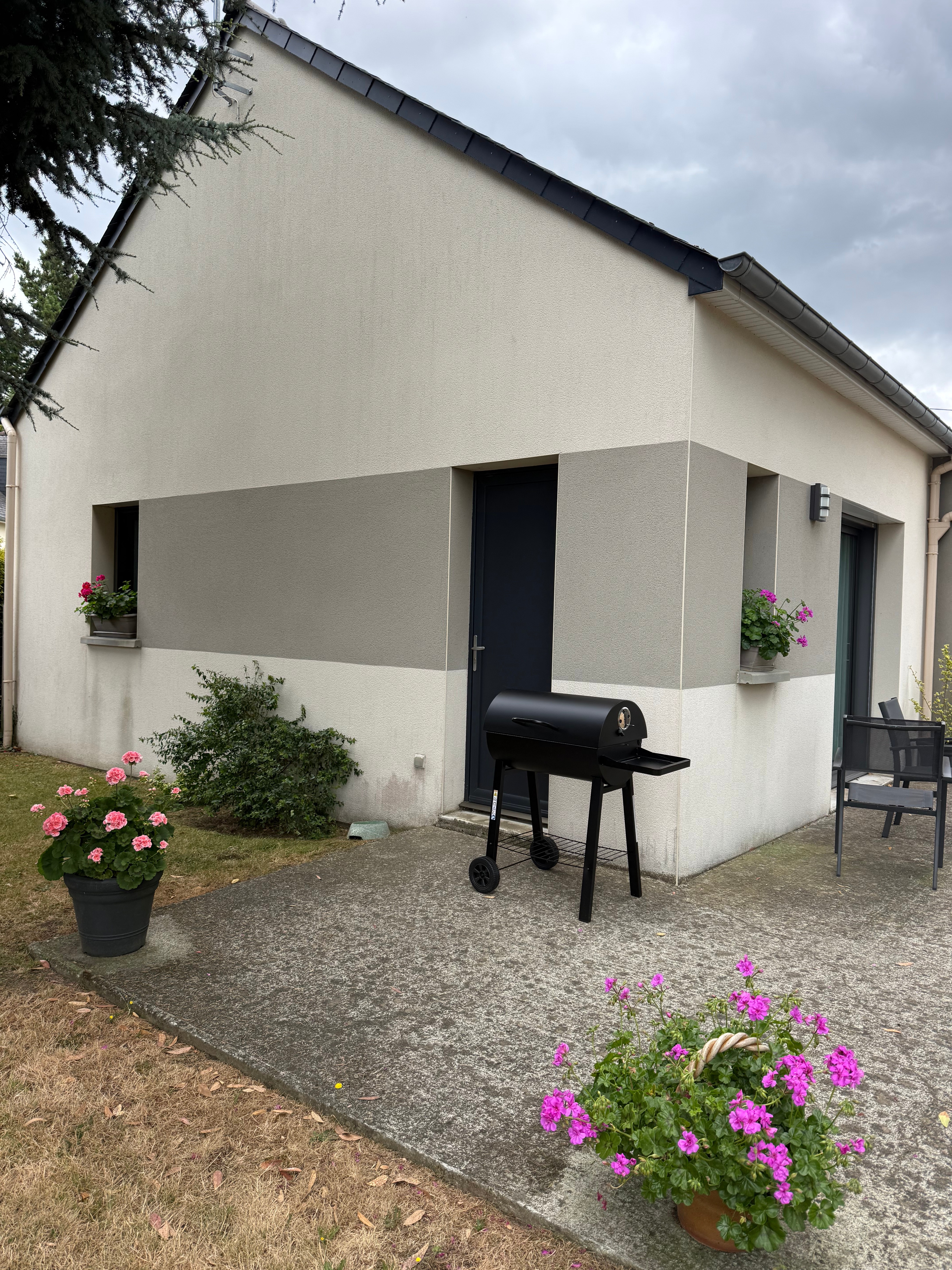 A large, enclosed, shaded garden full of flowers, with a swing, a slide and other children’s play equipment. The property comprises the owner’s house and the holiday cottage, with no neighbours directly opposite. Separate entrance via an electric gate.