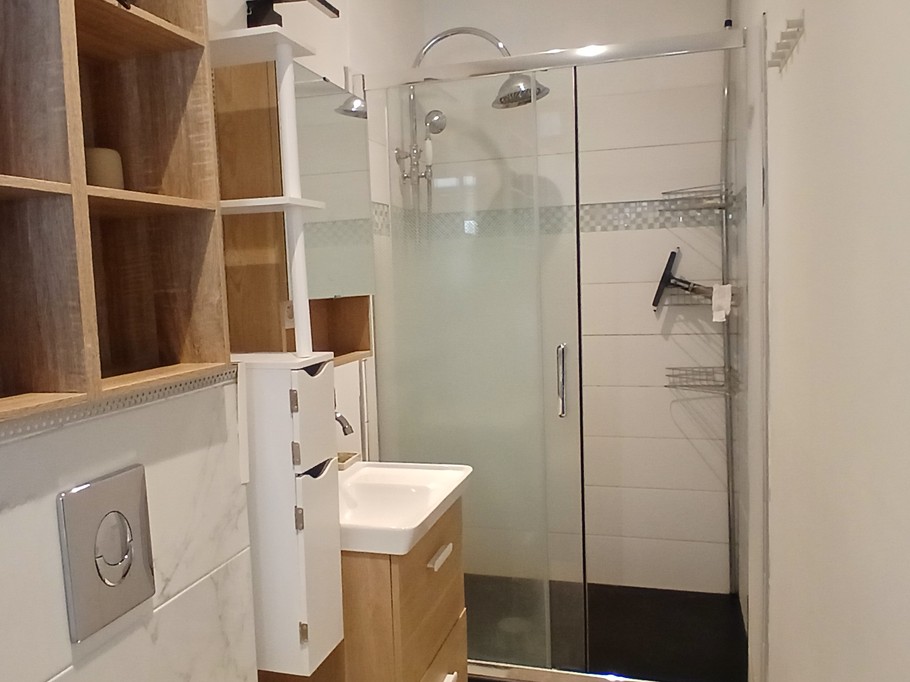 Le Studio M à Clermont-Ferrand : La salle d'eau