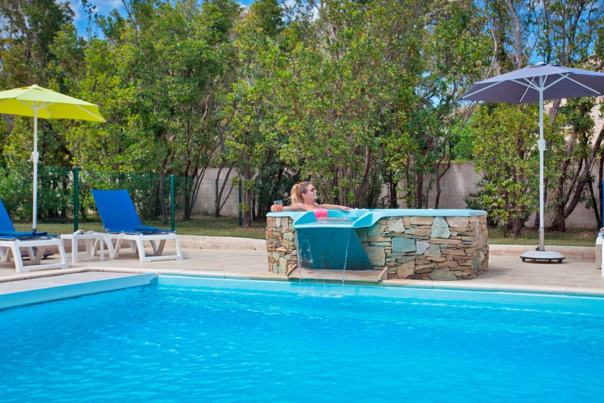 Détente dans le jacuzzi