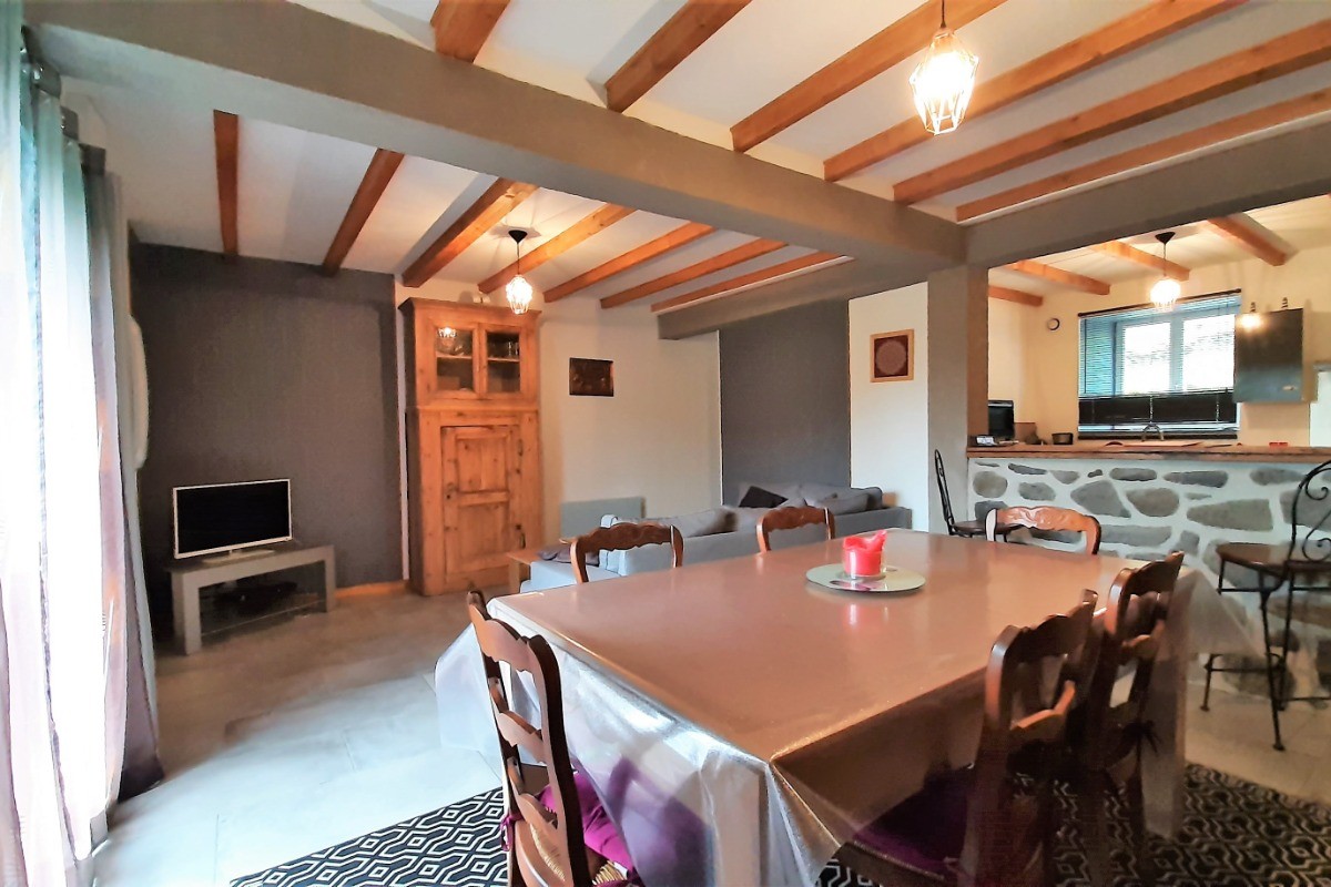 Rez-de-chaussée : Séjour-salon-salle à manger
