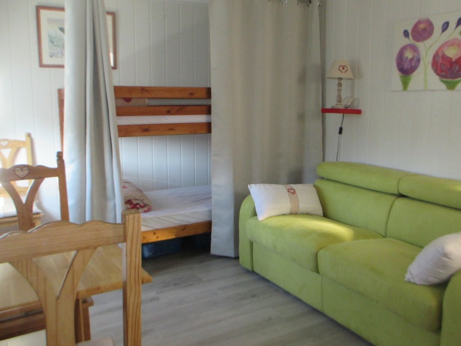 coin  salon avec couchage