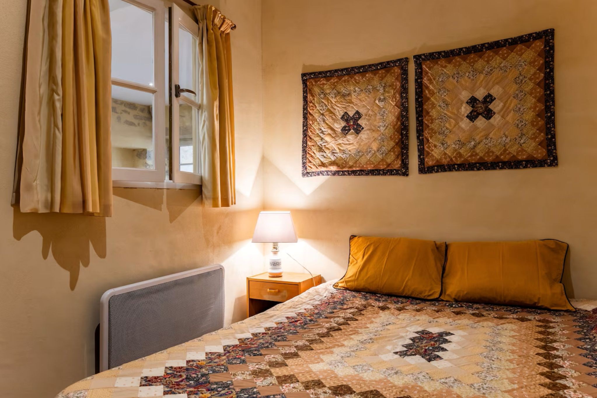 La chambre de 9 m² pour 2 personnes avec un lit de 160 dans la chambre d'hôtes Andraut à Bazas en Gironde