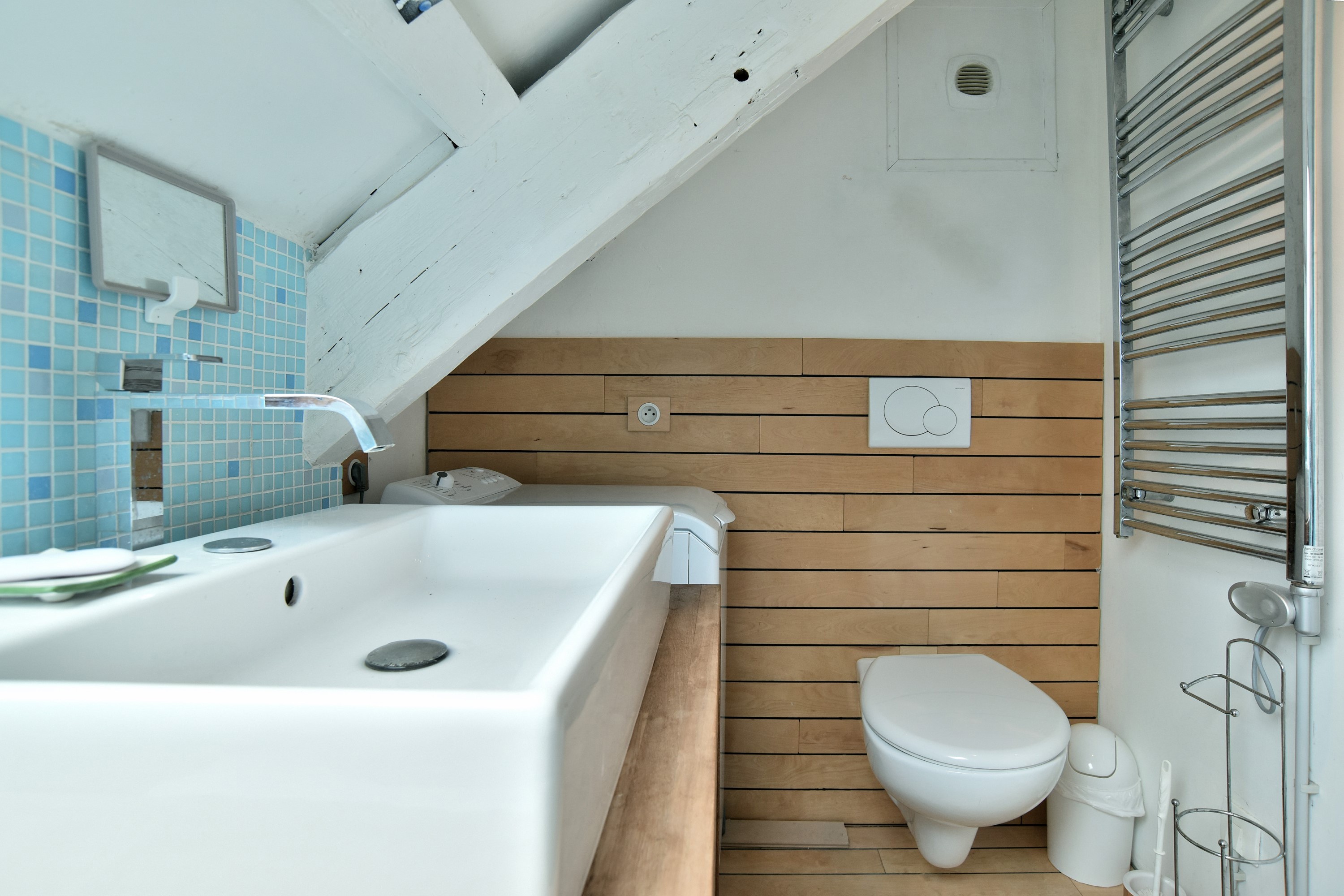 Washbasin and WC
