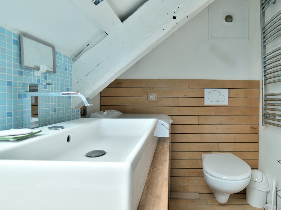 Washbasin and WC