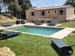 Piscine au sel chauffée avec volet immergé sous plage