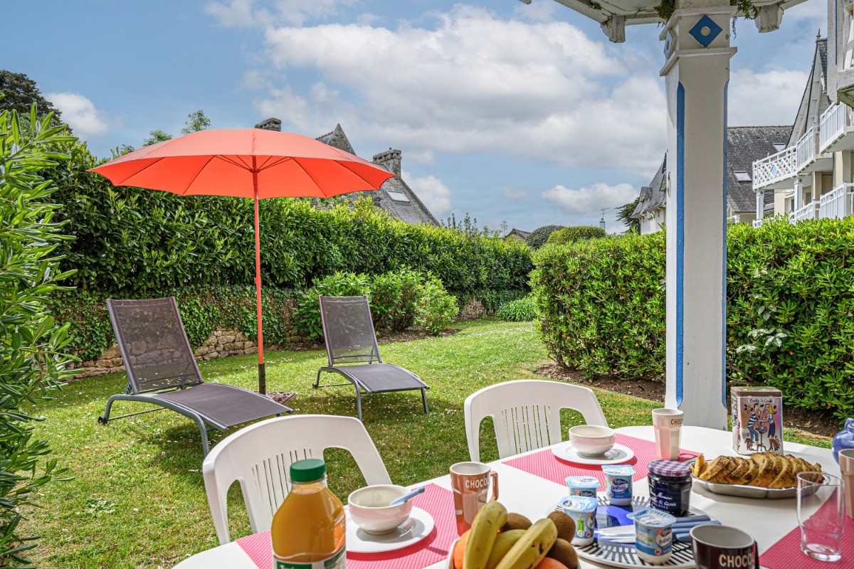 Petit déjeuner en terrasse