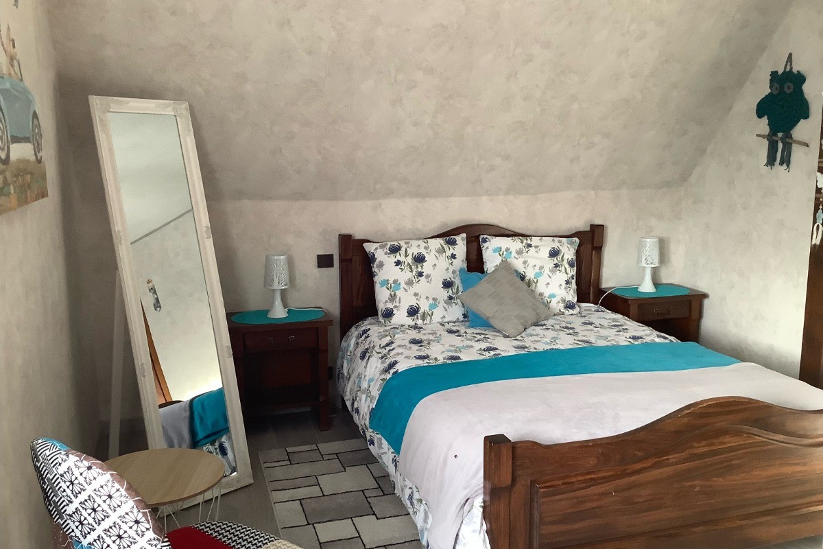 chambre turquoise lit 140x190