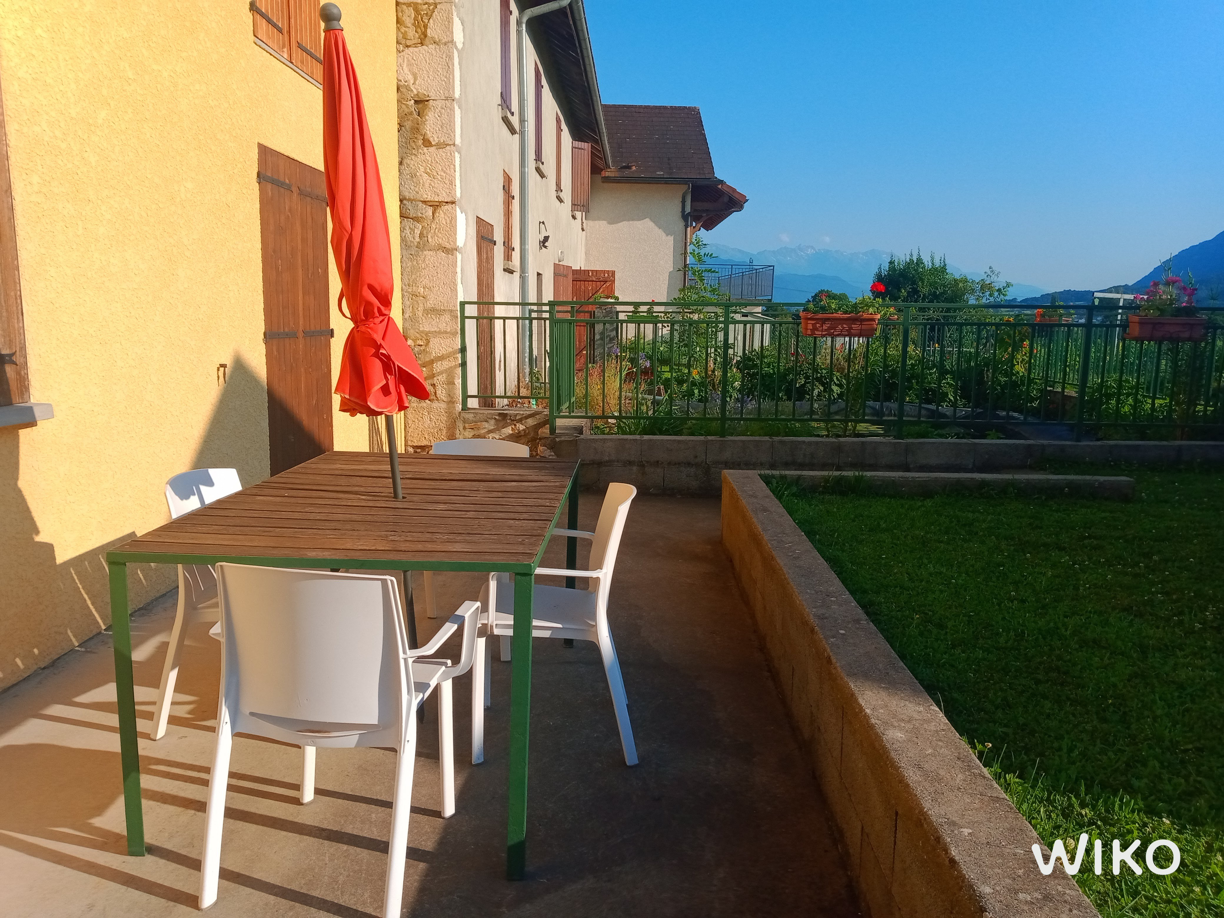 Terrasse pour les repas l’été