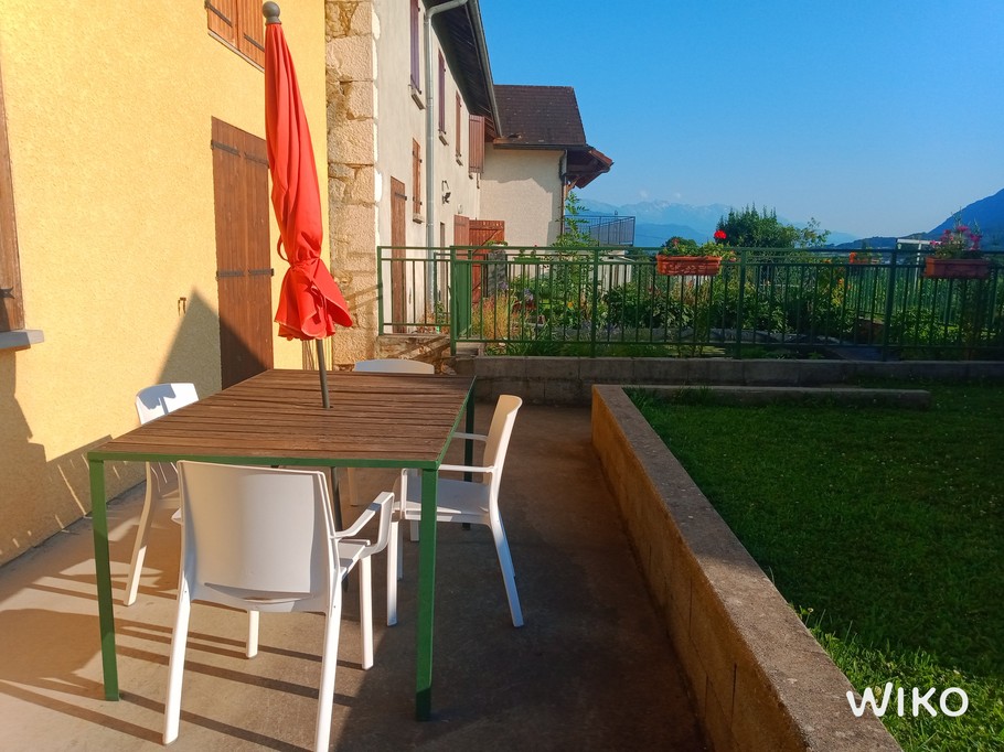 Terrasse pour les repas l’été