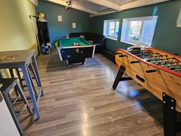 salle de jeux, babyfoot, billard , fléchettes