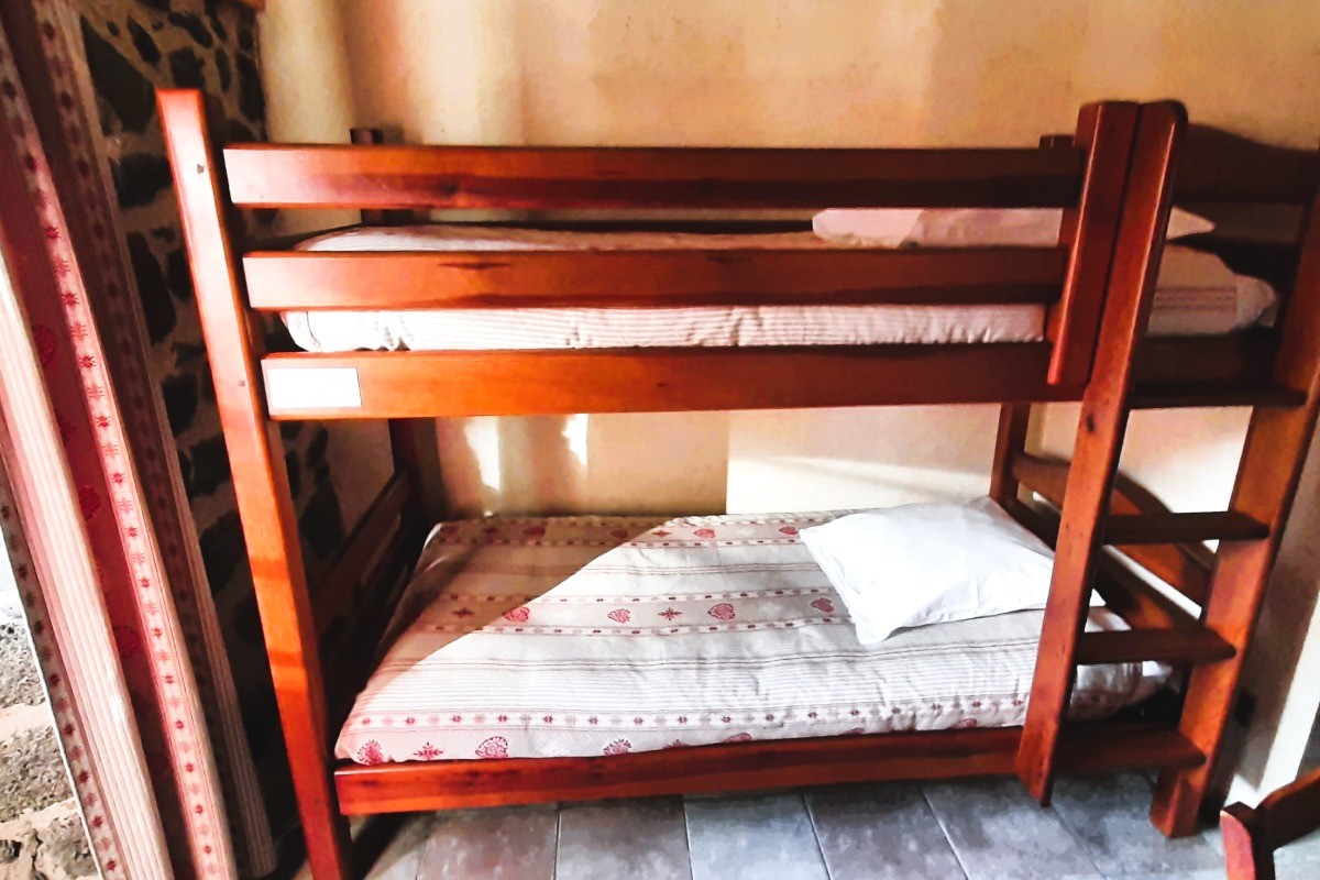 1er étage : Chambre Fleur de Pommier : 1 lit double et 2 lits 1 pers. superposés.