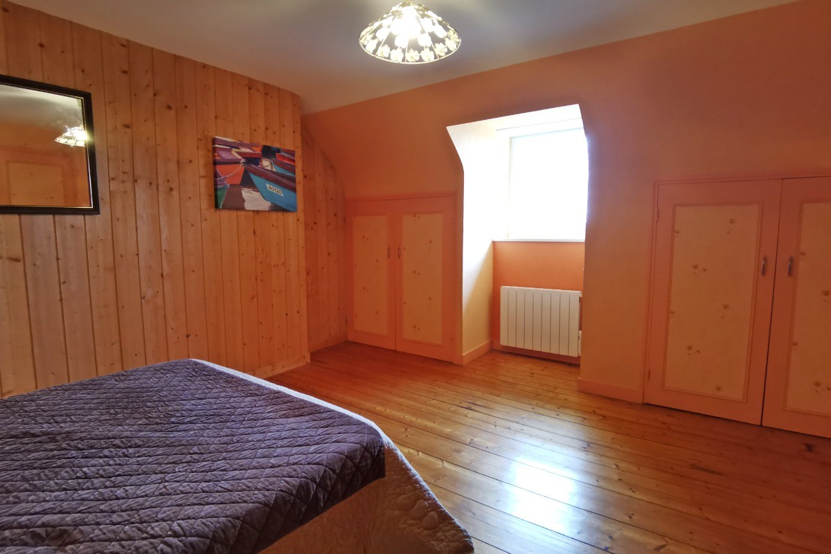 Etage: Chambre avec lit 140 et lit 90