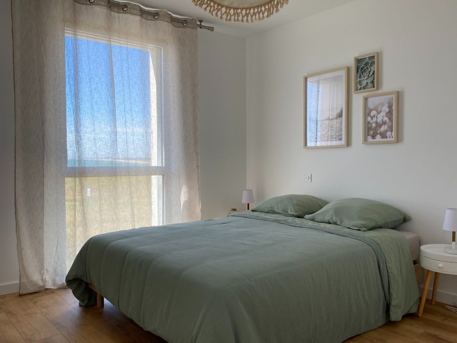 Chambre 1 avec un lit en 160