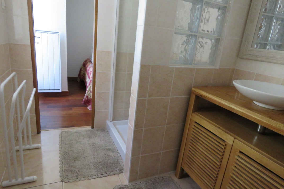 salle d'eau communicante depuis chaque chambre