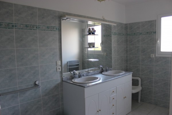 SALLE D'EAU DU RDC ATTENANTE A LA CHAMBRE 1