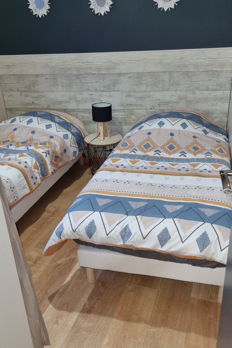 Chambre 2 lits simple