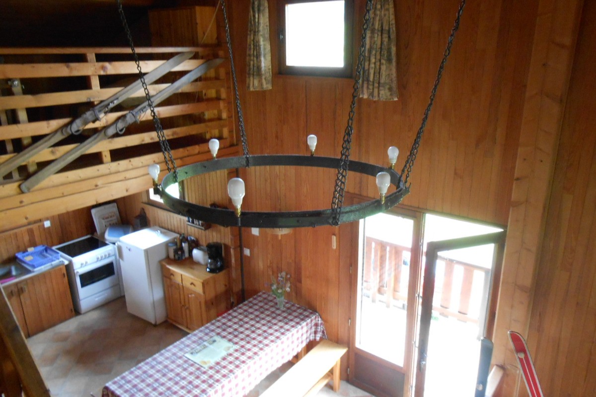 Vue du séjour à partir du coin chambre 2 de la mezzanine