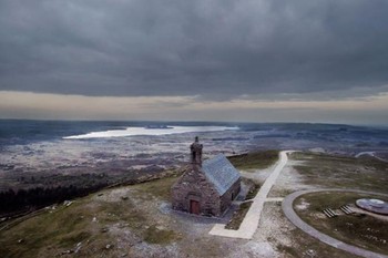 La chapelle du saint Michel de Brasparts au sommet des Monts d'Arrée
