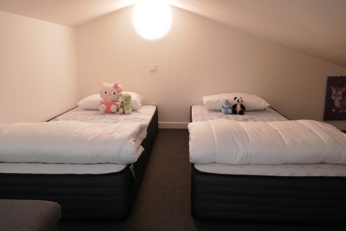 Chambre 3 - chambre cabine avec 2 lits en 90 par escalier