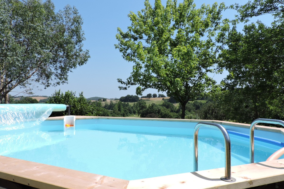 Chalet Mélèze : above-ground swimming pool, with lovely views over the countryside