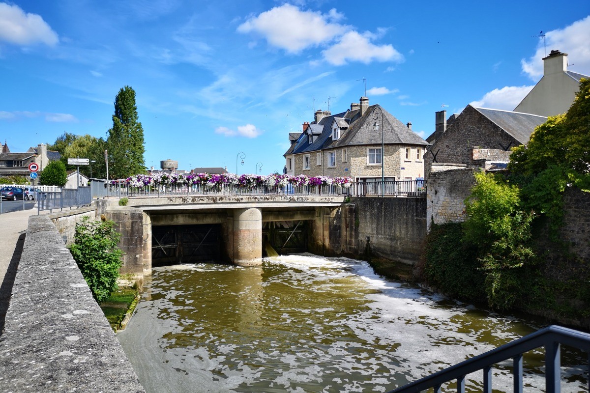 Sur le pont d'Isigny