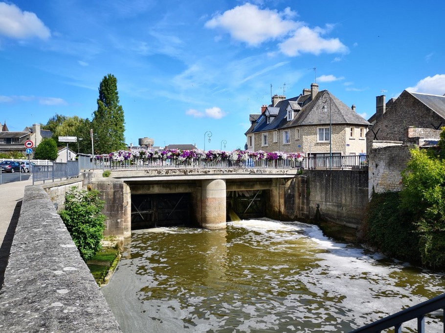 Sur le pont d'Isigny