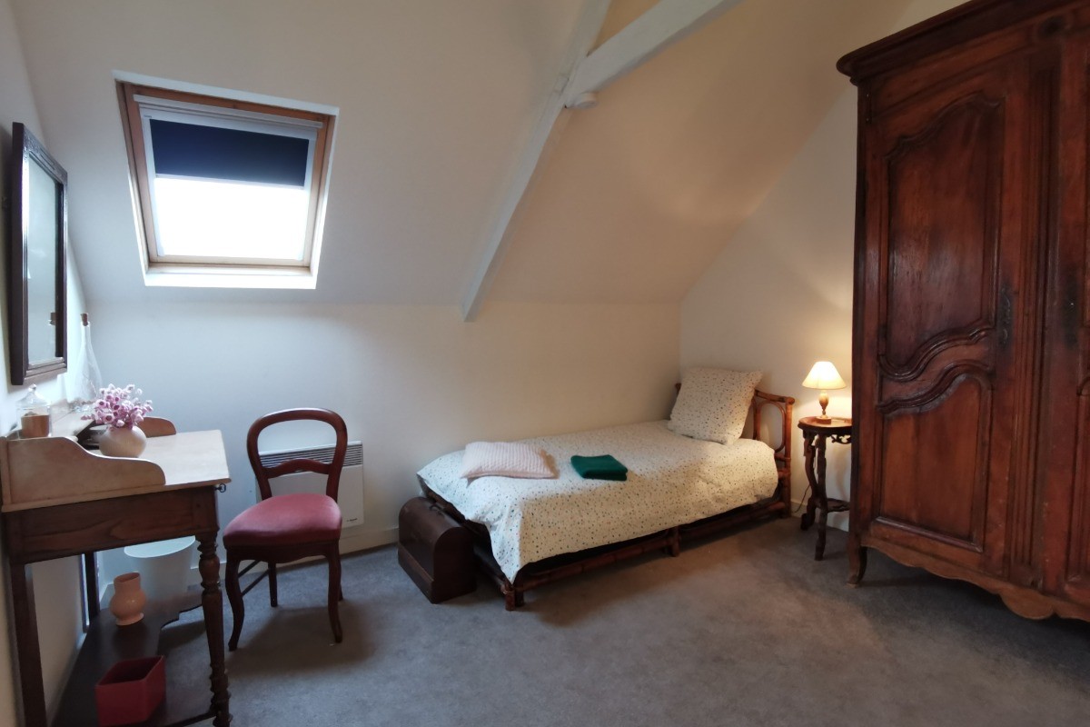 Etage 2: Chambre 4 avec 2 lits 90 (possib lit 180) et 1 lit 90