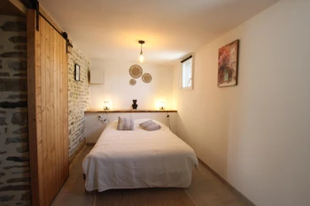 chambre indépendante au rez-de-chaussée
