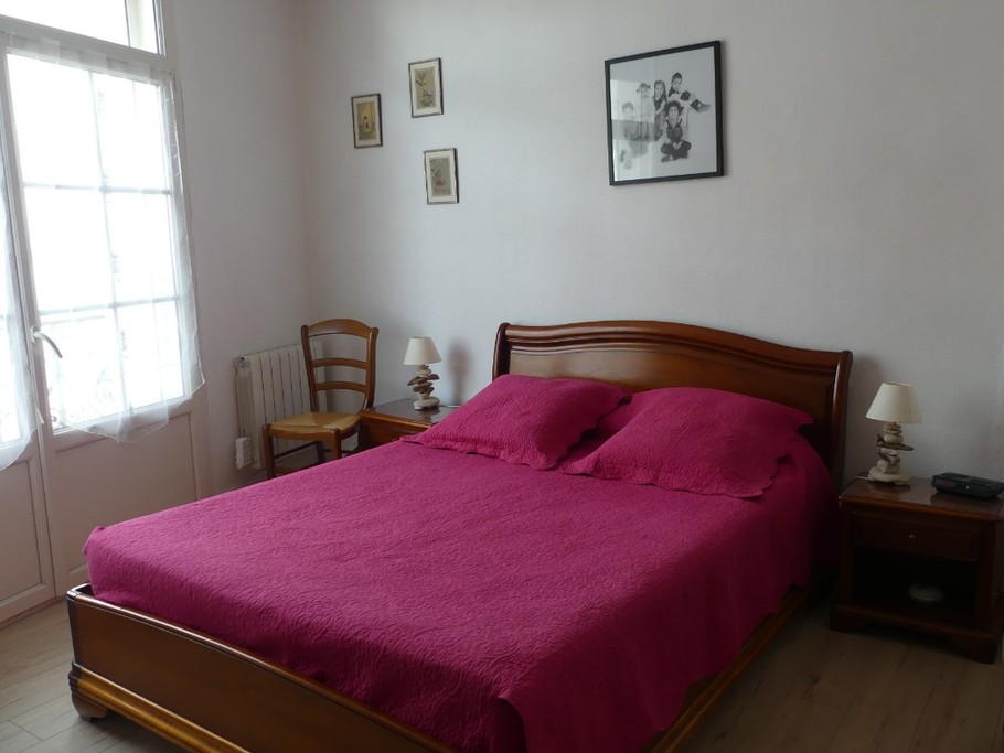 Chambre 1 avec un lit en 160