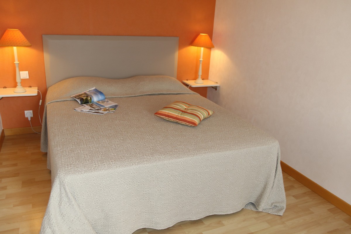 Chambre couleur paysanne
lit: 160 x 200